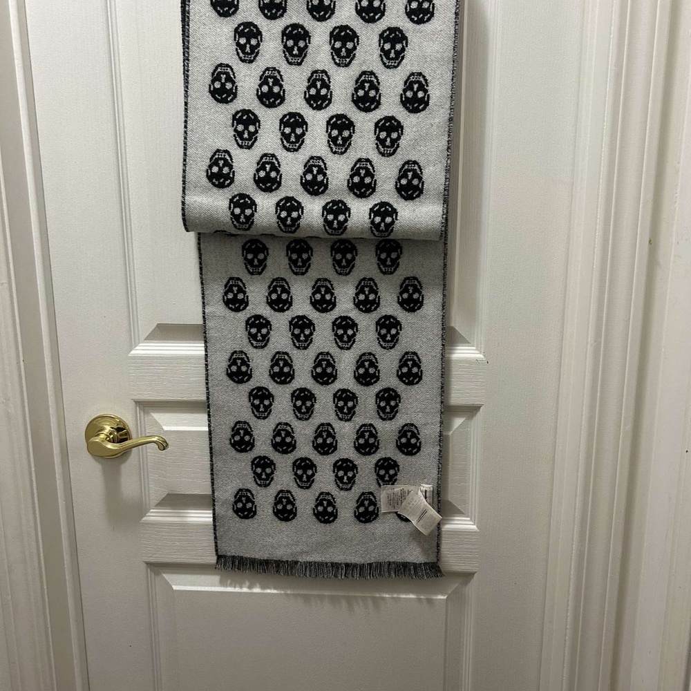 Scarf - Picture 2 of 3